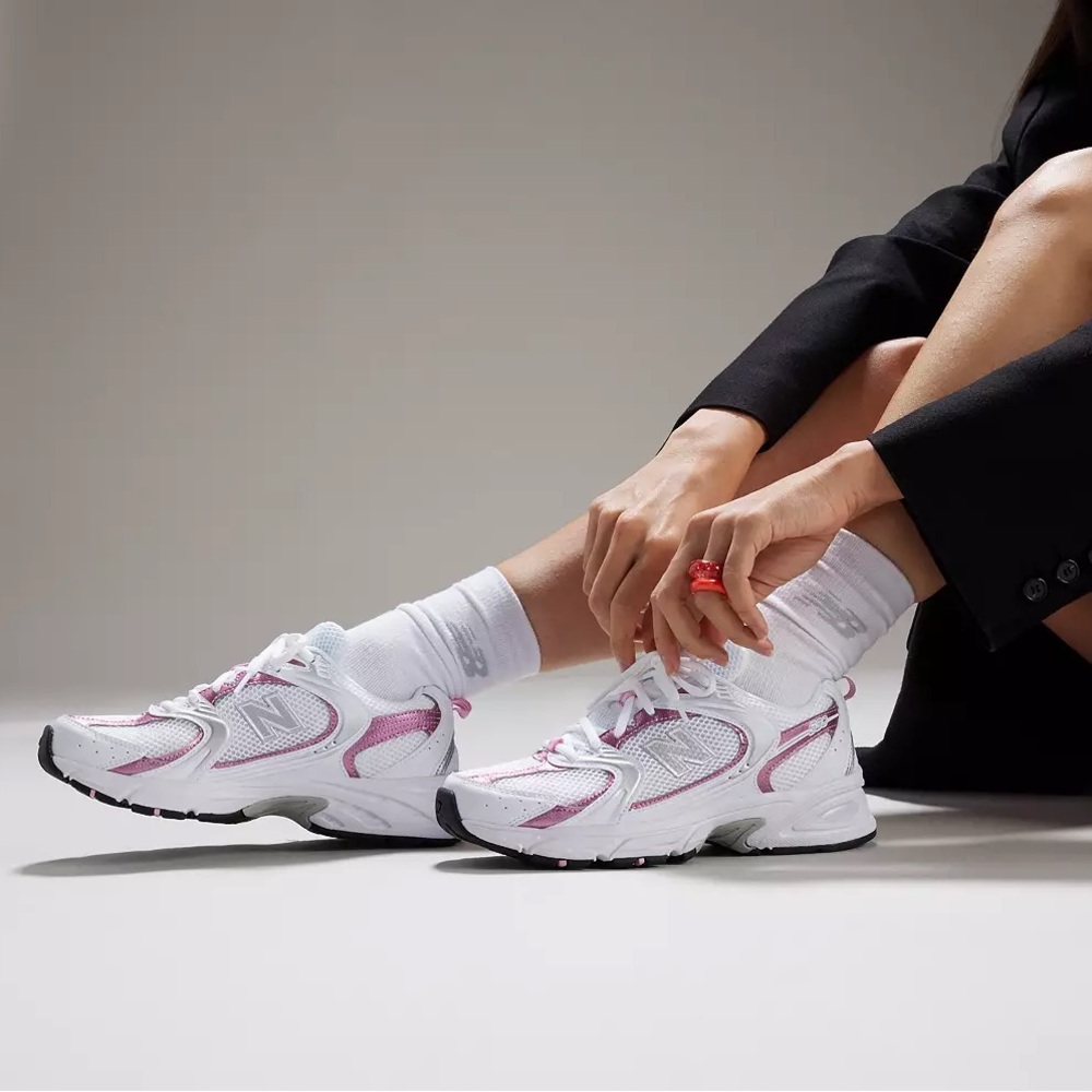 New Balance Women's Sneakers in White and Pink